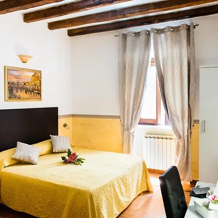 Frühstückspension Domus Popolo 4*