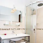 Oda ve Kahvaltı Domus Popolo 4*