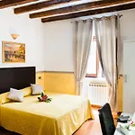 Oda ve Kahvaltı Domus Popolo 4*