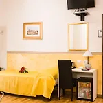 Domus Popolo Oda ve Kahvaltı 4*